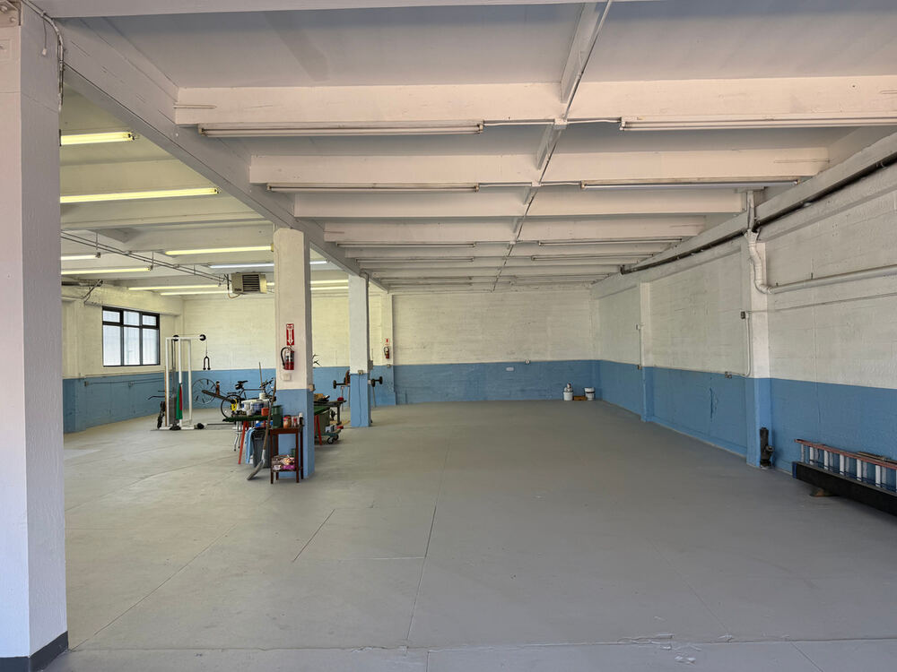 1401 Mendell Street open warehouse interior